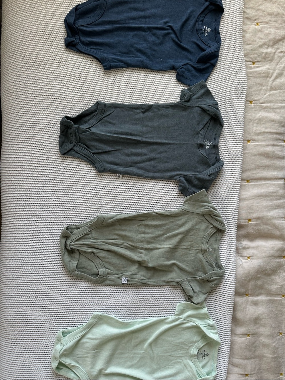 Set of 4 Honest Baby Short-Sleeve Bodysuit - Navy, Sage, Mint - Like New